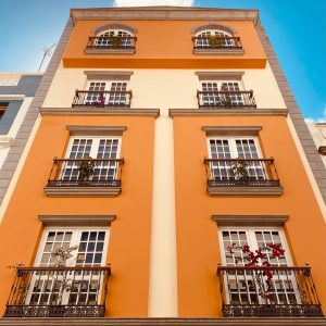 Rehabilitación Completa, Saneamiento y Pintura de Fachadas