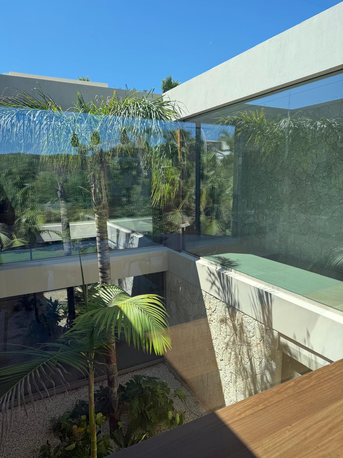 Professional Window & Glass Cleaning